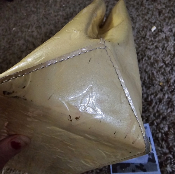 Louis Vutton Cream Color Vernis Bag (READ DESCRIPTION)(VERY USED) - Picture 6 of 14